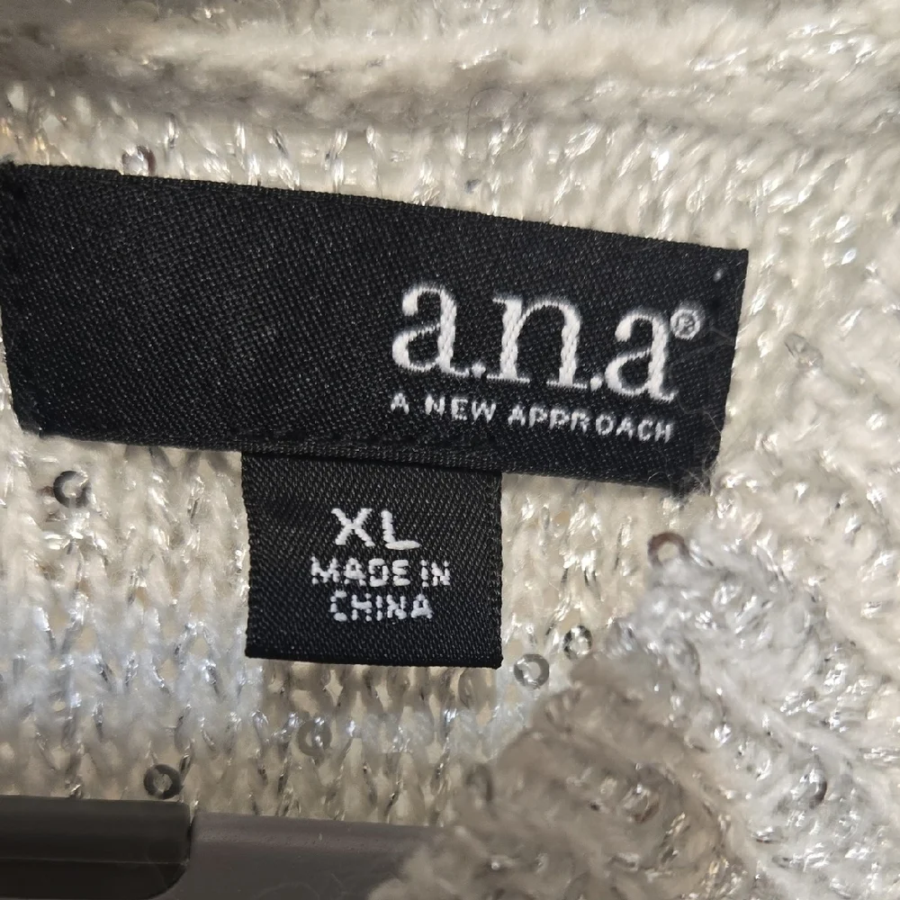 a.n.a White Sequin Knit Sweater Bow Detail In Back - Picture 2 of 4